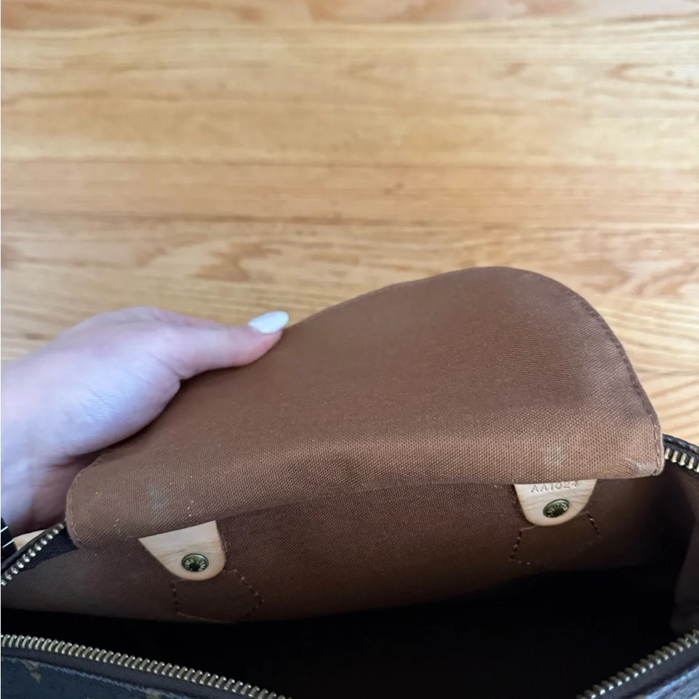 AUTHENTIC LOUIS VUITTON LV Monogram Speedy 30